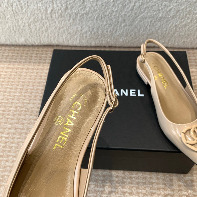 FLAT MULES IN BISQUE BEIGE PATENT CALFSKIN