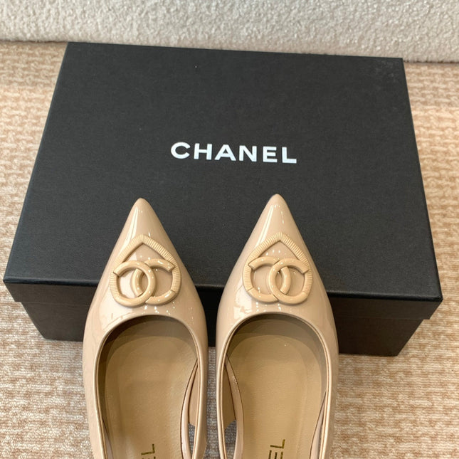 FLAT MULES IN BISQUE BEIGE PATENT CALFSKIN