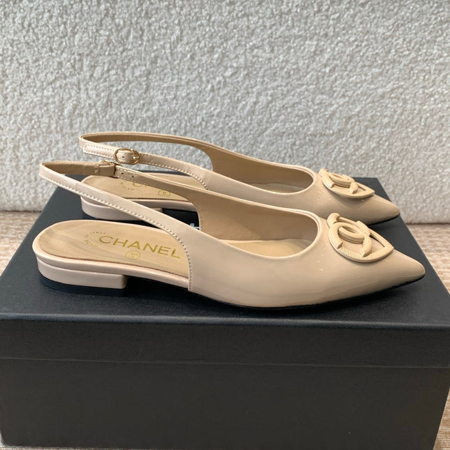 FLAT MULES IN BISQUE BEIGE PATENT CALFSKIN