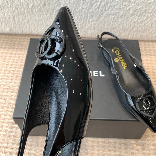 FLAT SLINGBACKS IN BLACK PATENT CALFSKIN