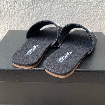 FLAT SLIDE IN BLACK DENIM WITH WHITE LOGO