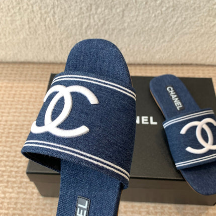 FLAT SLIDE IN NAVY BLUE DENIM WITH WHITE LOGO