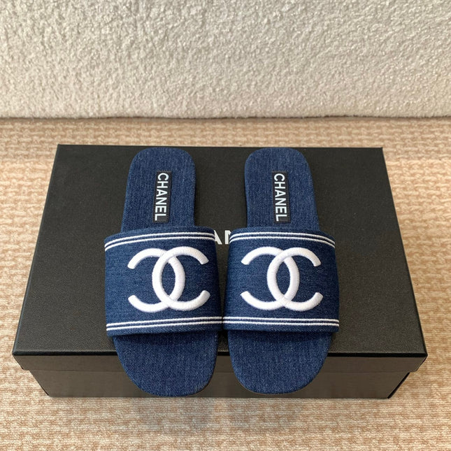 FLAT SLIDE IN NAVY BLUE DENIM WITH WHITE LOGO