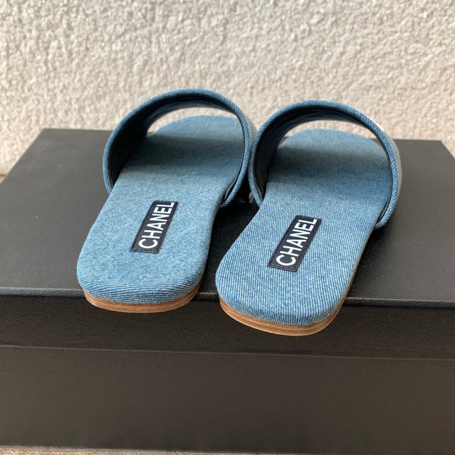 FLAT SLIDE IN AEGEAN BLUE DENIM WITH WHITE LOGO