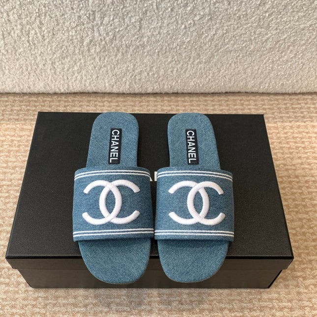 FLAT SLIDE IN AEGEAN BLUE DENIM WITH WHITE LOGO