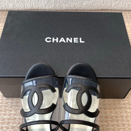 SLIDE SANDALS IN BLACK LAMBSKIN WITH TRANSPARENT PVC