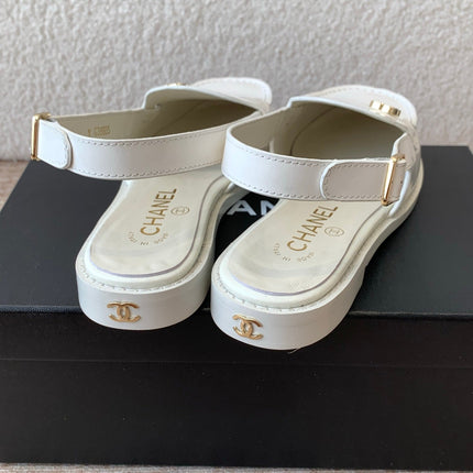 CC MOCCASIN SLINGBACK IN WHITE PATENT CALFSKIN