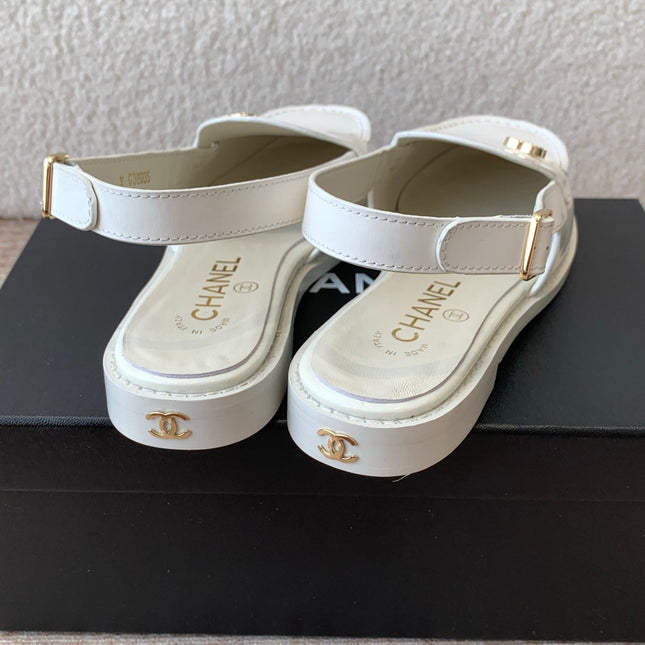 CC MOCCASIN SLINGBACK IN WHITE PATENT CALFSKIN