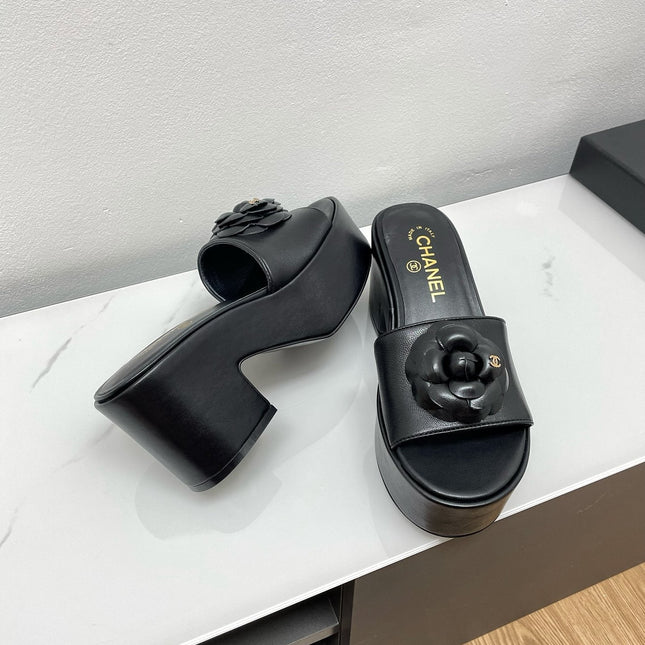 WEDGE PLATFORM BLACK LAMBSKIN WITH FLOWER