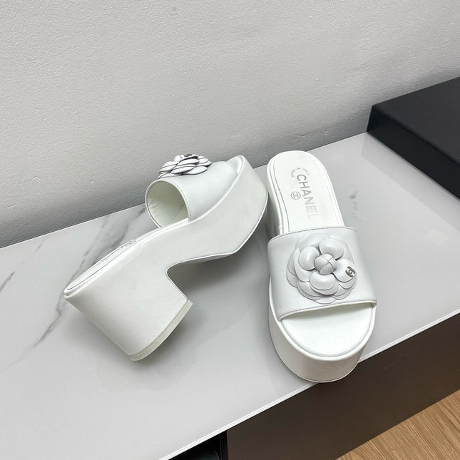 WEDGE PLATFORM WHITE LAMBSKIN WITH FLOWER