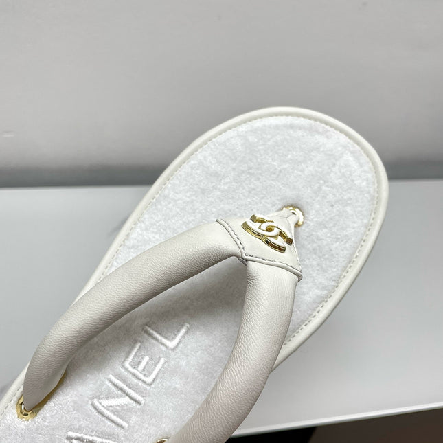 THONG SLIPPERS IN WHITE LAMBSKIN