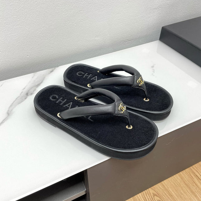 THONG SLIPPERS IN BLACK LAMBSKIN