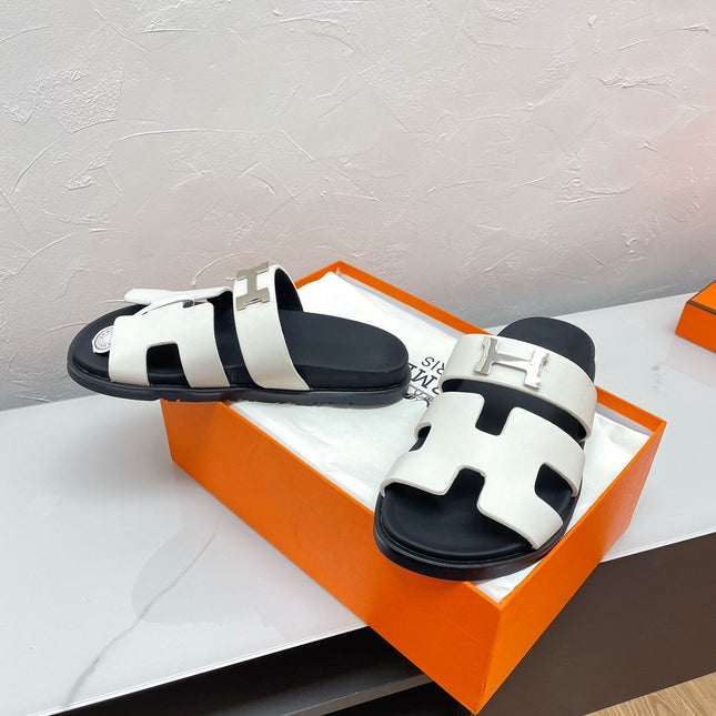 CHYPRE SANDAL WHITE LAMBSKIN WITH H BUCKLE