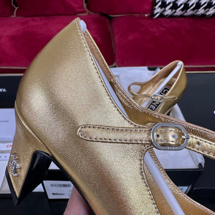 HIGH MARY JANE IN GOLDEN CALFSKIN AND BLACK SATIN