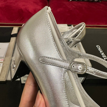 HIGH MARY JANE IN SILVER CALFSKIN AND BLACK SATIN