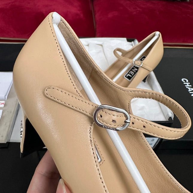 HIGH MARY JANE IN DARK CREAM CALFSKIN AND BLACK SATIN