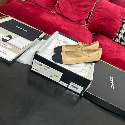 MARY JANE SHOES IN BEIGE CREAM CALFSKIN AND BLACK SATIN