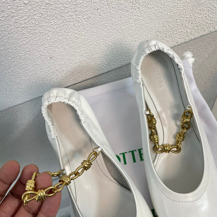 SHARP CHAIN PUMP 6 CM IN WHITE CALFSKIN