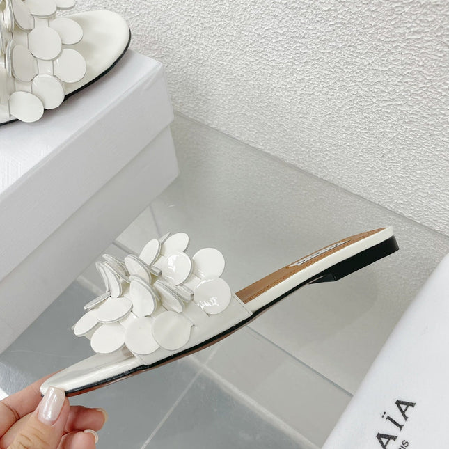 ALAIA FLAT MULE IN WHITE GLOSSY LAMBSKIN