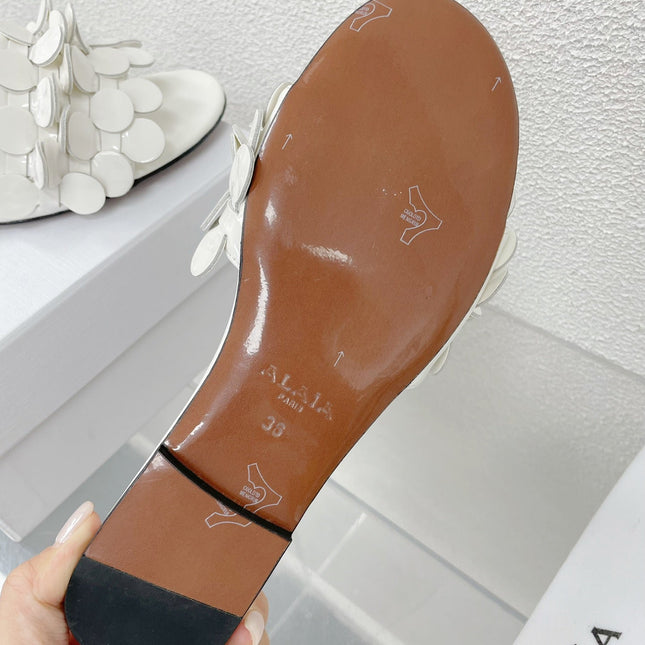 ALAIA FLAT MULE IN WHITE GLOSSY LAMBSKIN