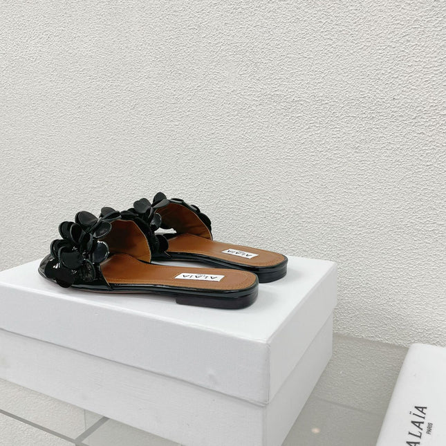 ALAIA FLAT MULE IN BLACK GLOSSY LAMBSKIN