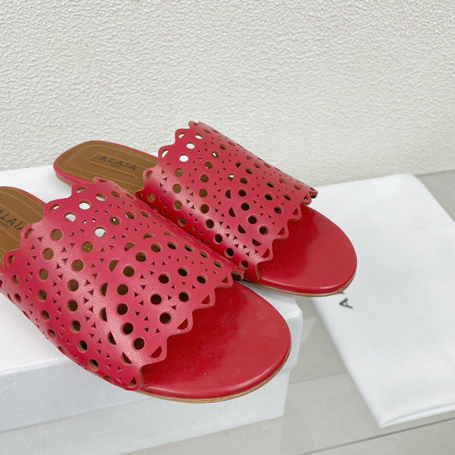 ALAIA VIENNE FLAT MULES IN CHERRY RED LAMBSKIN