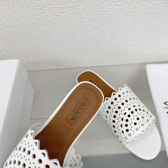ALAIA VIENNE FLAT MULES IN WHITE LAMBSKIN
