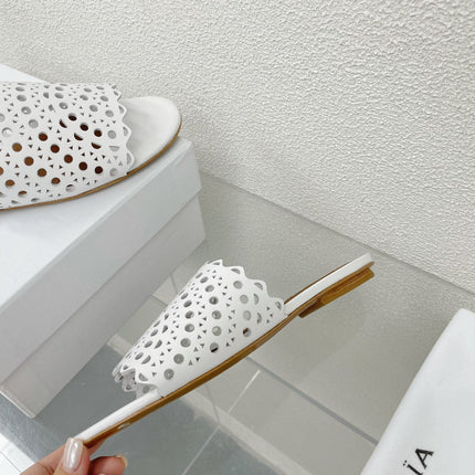 ALAIA VIENNE FLAT MULES IN WHITE LAMBSKIN