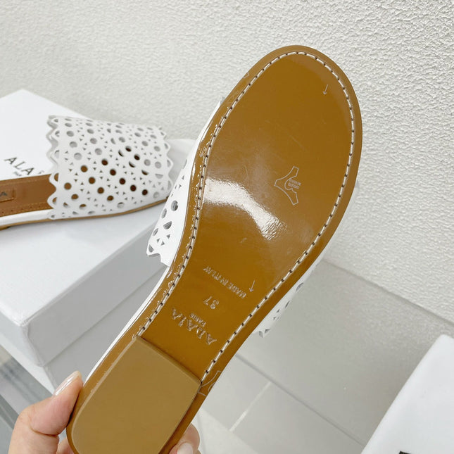 ALAIA VIENNE FLAT MULES IN WHITE LAMBSKIN