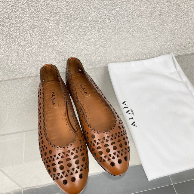 ALAIA BALLET FLAT IN CARAMEL BROWN MESH LAMBSKIN