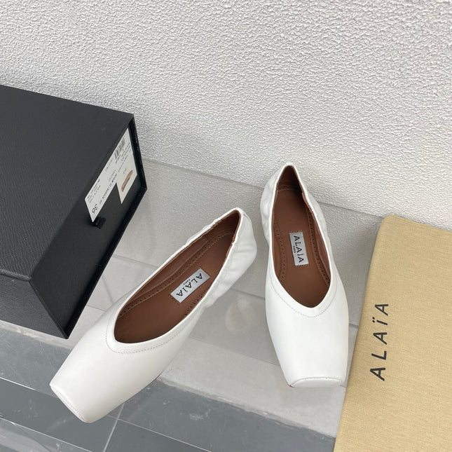 ALAIA BALLET FLATS IN WHITE CALFSKIN