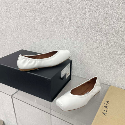 ALAIA BALLET FLATS IN WHITE CALFSKIN