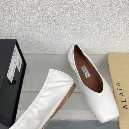 ALAIA BALLET FLATS IN WHITE CALFSKIN