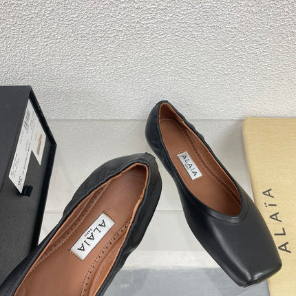 ALAIA BALLET FLATS IN BLACK CALFSKIN