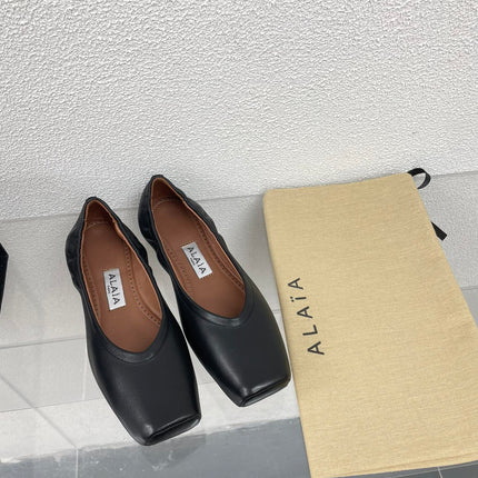 ALAIA BALLET FLATS IN BLACK CALFSKIN