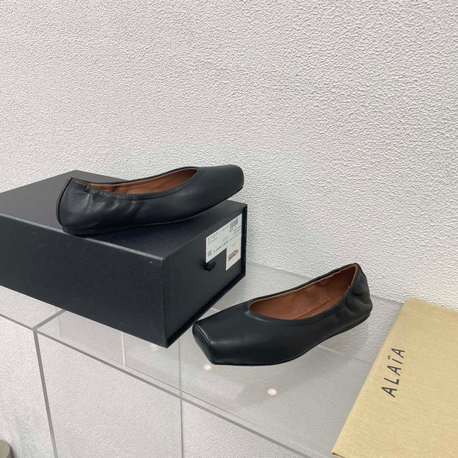 ALAIA BALLET FLATS IN BLACK CALFSKIN
