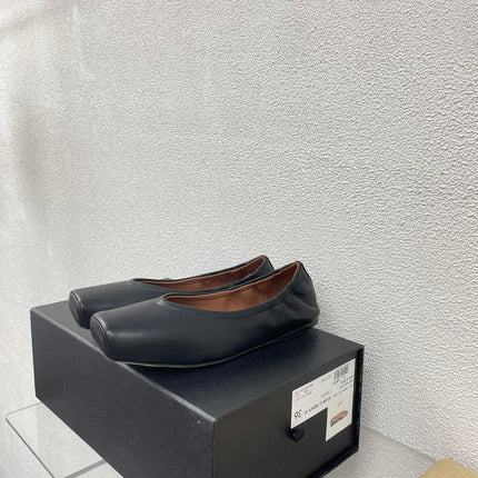 ALAIA BALLET FLATS IN BLACK CALFSKIN