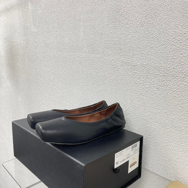 ALAIA BALLET FLATS IN BLACK CALFSKIN