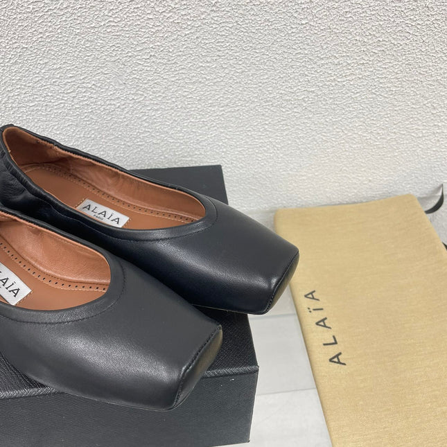 ALAIA BALLET FLATS IN BLACK CALFSKIN