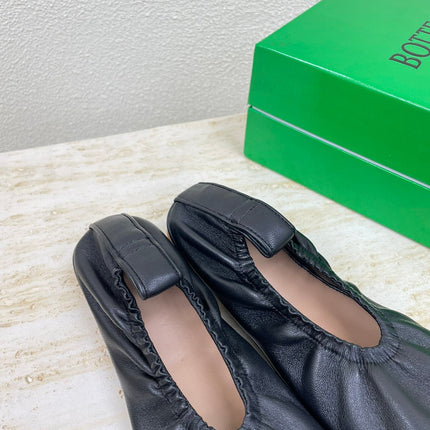 ELASTIC BALLERINA FLATS IN BLACK LAMBSKIN