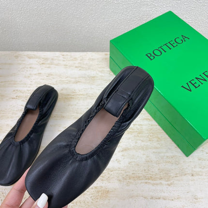 ELASTIC BALLERINA FLATS IN BLACK LAMBSKIN