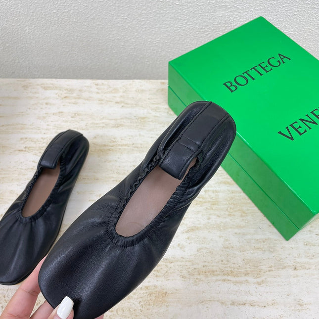 ELASTIC BALLERINA FLATS IN BLACK LAMBSKIN