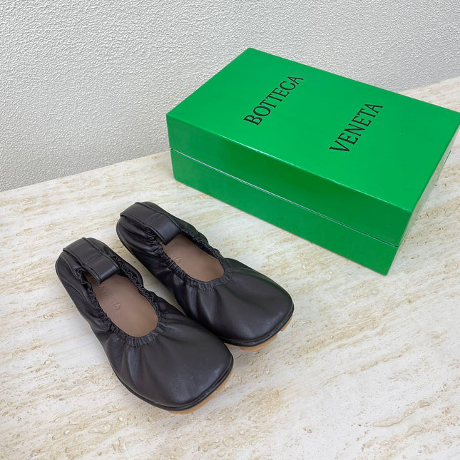 ELASTIC BALLERINA FLATS IN CHOCOLATE BROWN LAMBSKIN