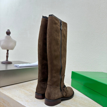 KNEE HIGH BOOT IN CHOCOLATE BROWN SUEDE