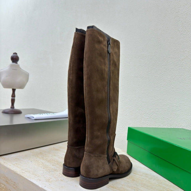KNEE HIGH BOOT IN CHOCOLATE BROWN SUEDE