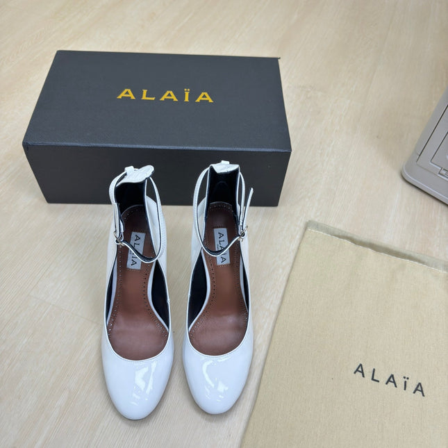 DECOLLETE PUMPS IN WHITE PATENT CALFSKIN