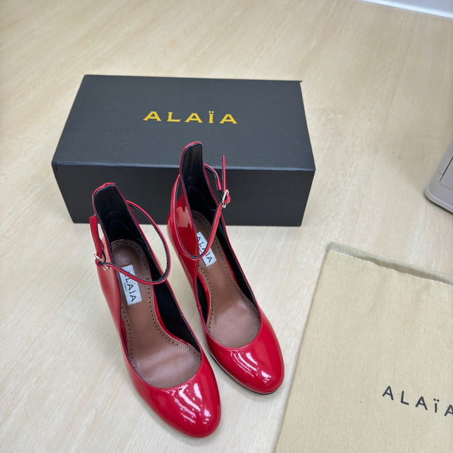 DECOLLETE PUMPS IN CHERRY RED PATENT CALFSKIN