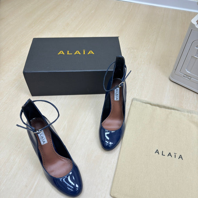 DECOLLETE PUMPS IN NAVY BLUE PATENT CALFSKIN