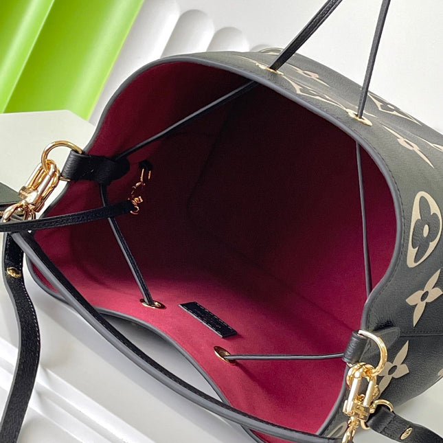 CRAFTY NEONOE 26 IN BLACK AND CREAM BICOLOR EMPREINTE CALFSKIN
