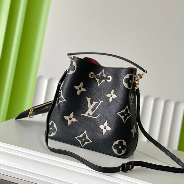 CRAFTY NEONOE 26 IN BLACK AND CREAM BICOLOR EMPREINTE CALFSKIN